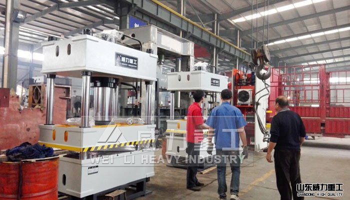 液壓機(jī)廠家車間