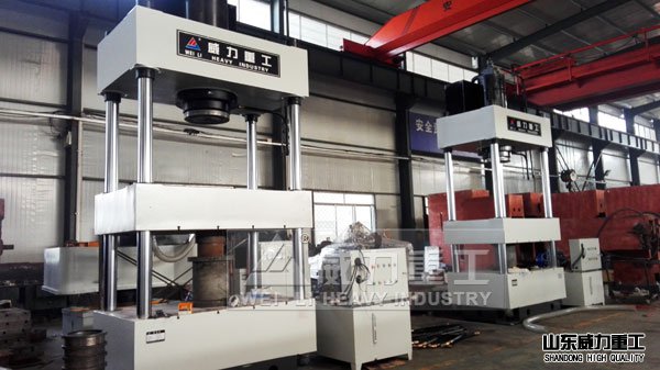 315噸液壓機(jī)車間