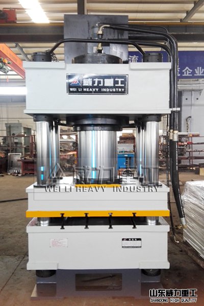 315噸粉末液壓機(jī)車間