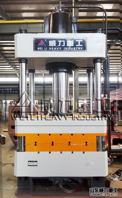 315噸液壓機(jī)車間