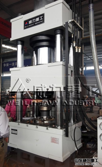 315噸四柱液壓機車間