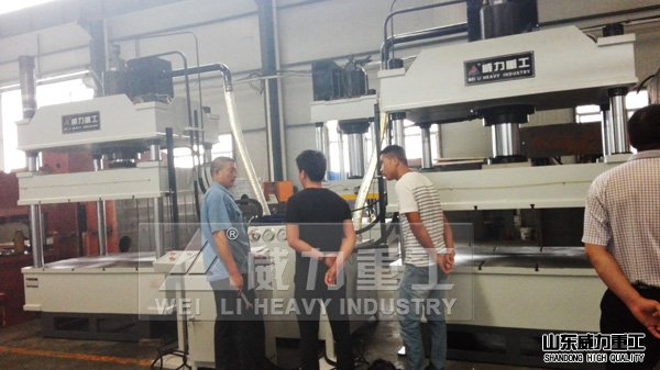 100噸液壓機(jī)車間