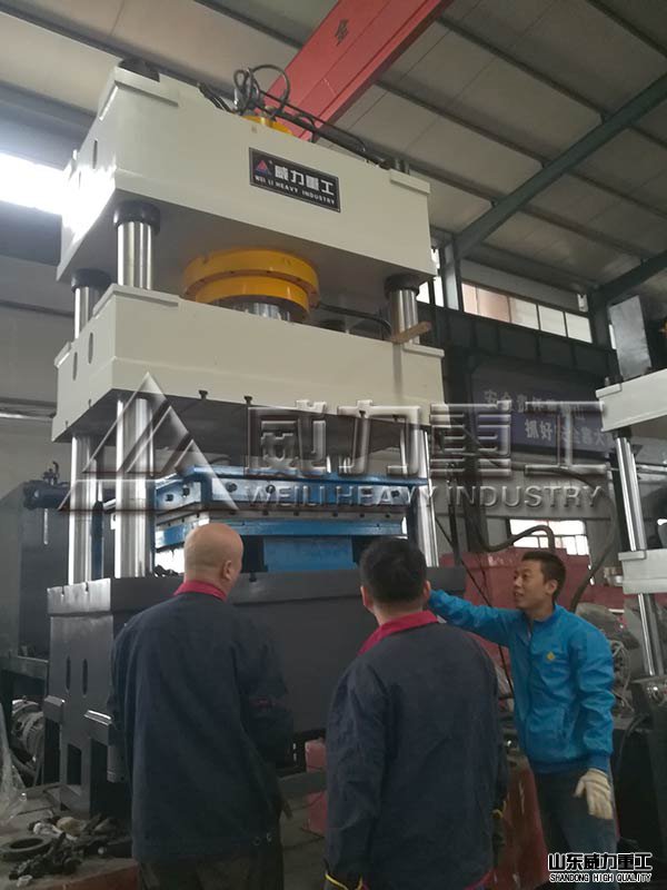 400噸不銹鋼水箱成型液壓機(jī)