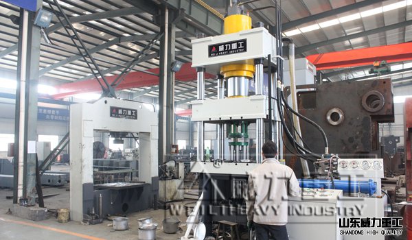 500噸薄板拉伸液壓機(jī)車間