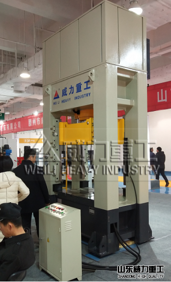 200噸框架式液壓機參加