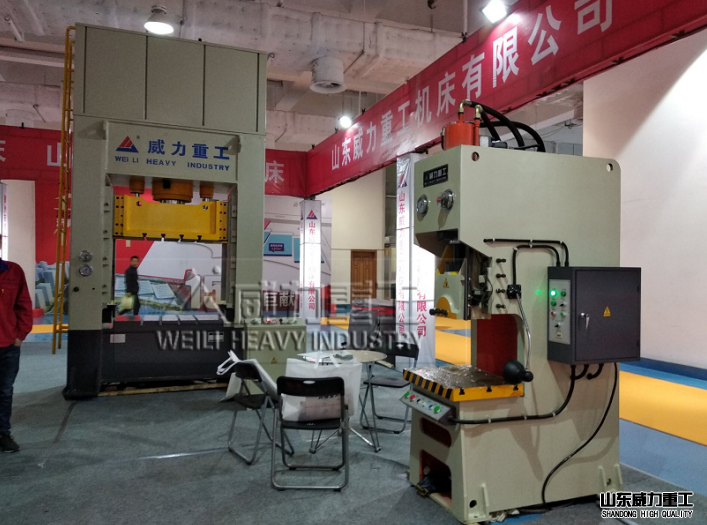 框架式液壓機(jī)