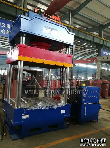 315噸四柱液壓機(jī)車間