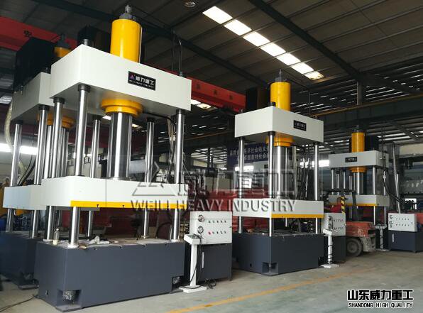 315噸四柱液壓機(jī)車間