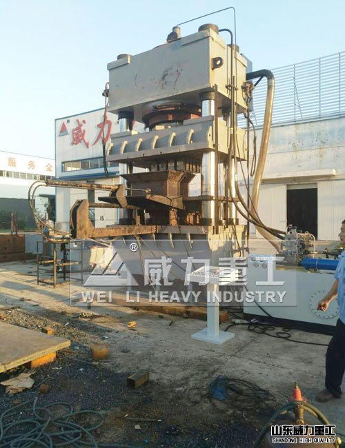 2000噸液壓機(jī)車間