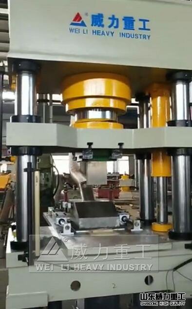 200噸液壓機(jī)車間