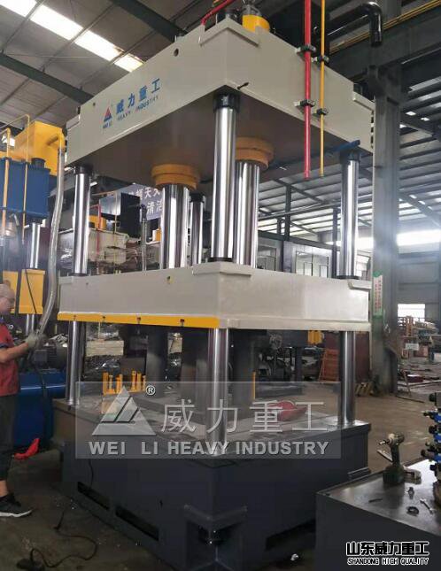 315噸雙缸液壓機(jī)車間