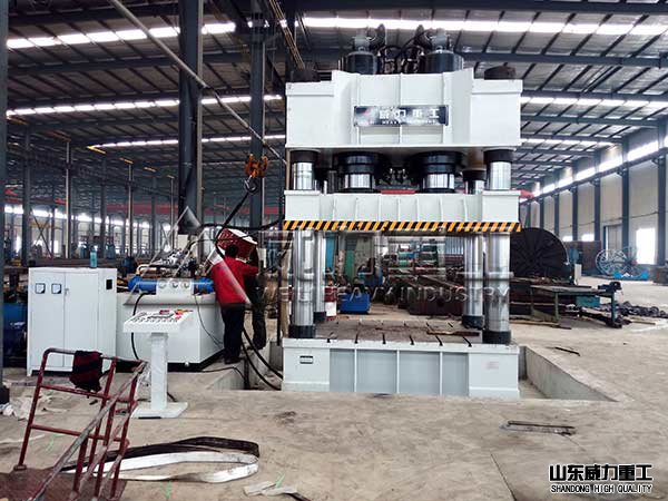 800噸液壓機(jī)車間