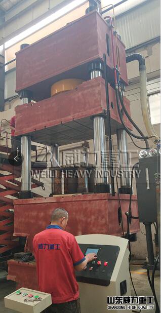 1000噸液壓機(jī)車間