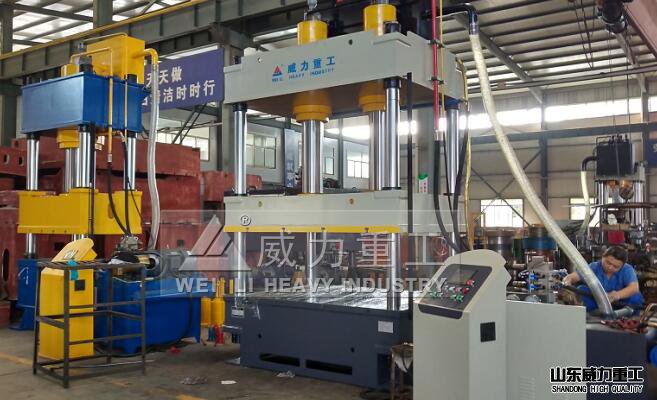 315噸液壓機(jī)車(chē)間