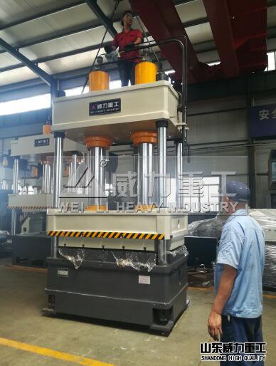 315噸液壓機(jī)車間