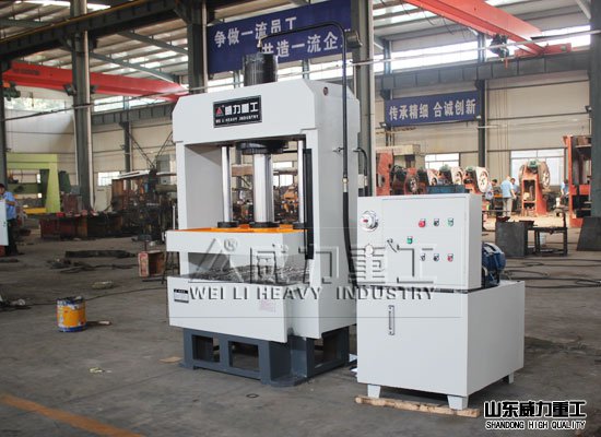 100噸龍門(mén)液壓機(jī)