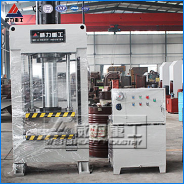 200噸龍門液壓機(jī)