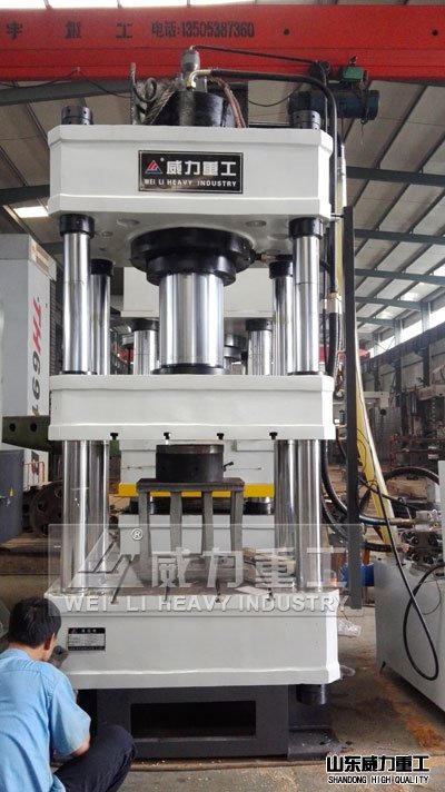 200噸四柱液壓機(jī)