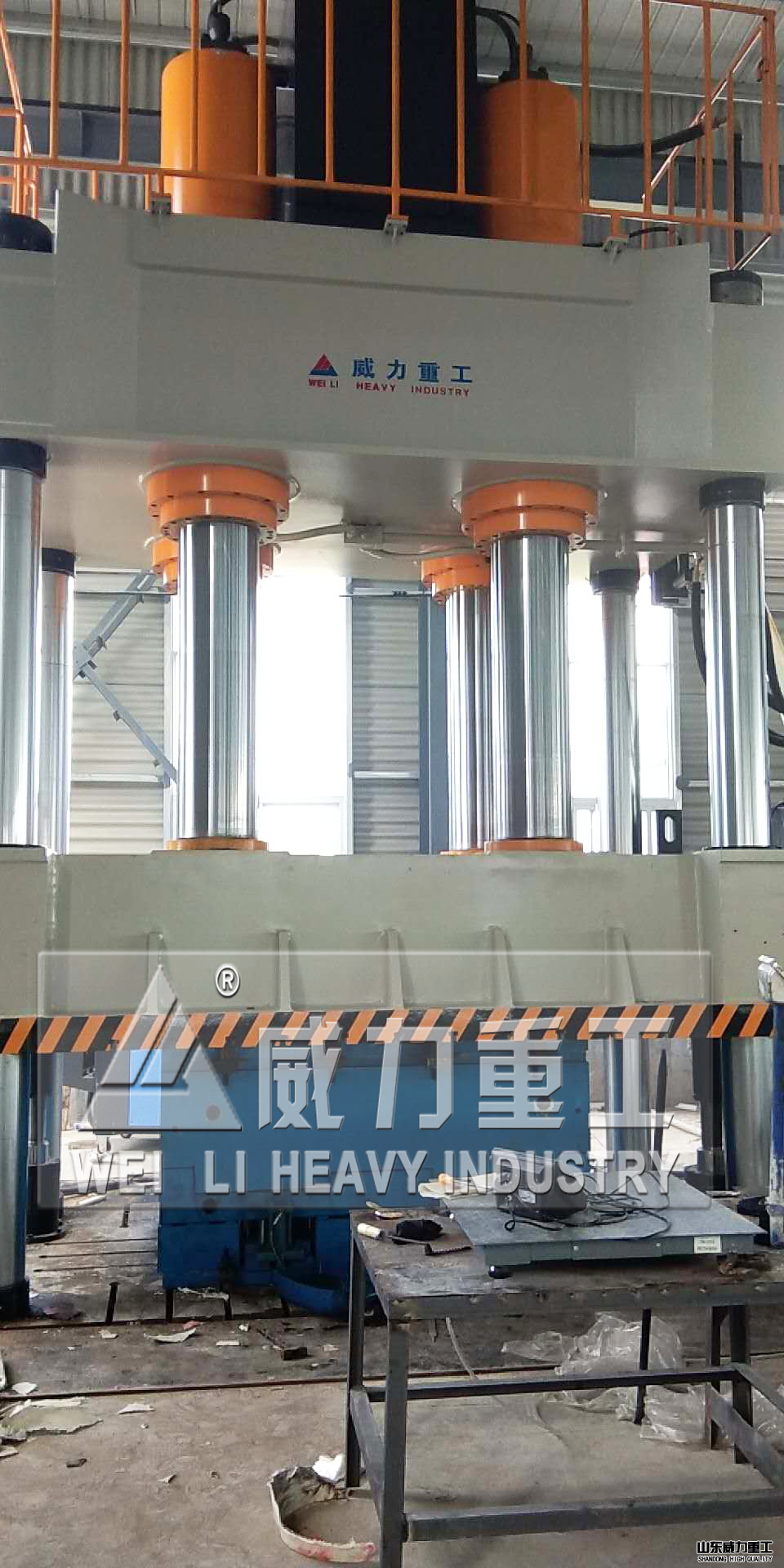 模壓化糞池液壓機(jī)客戶現(xiàn)場(chǎng)