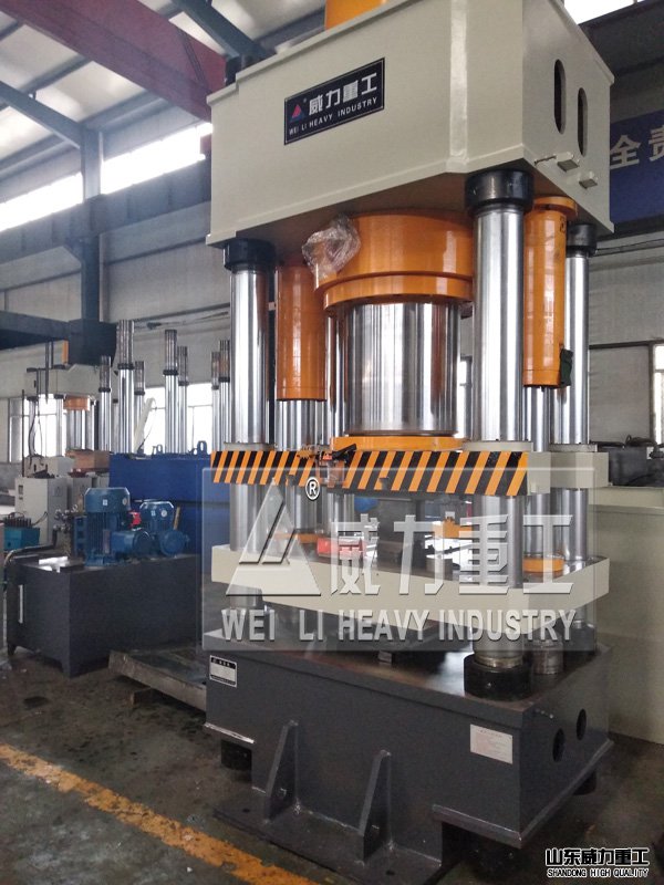 630噸四梁四柱液壓機(jī)噴漆發(fā)貨照片