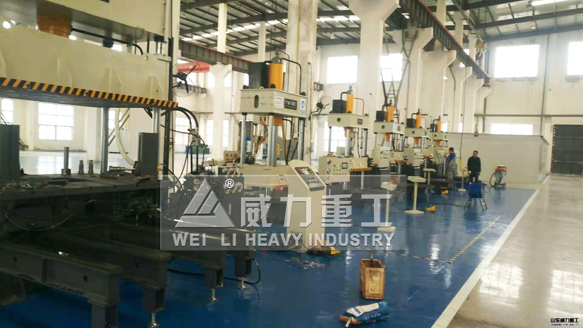 徐州100噸液壓機安裝就位