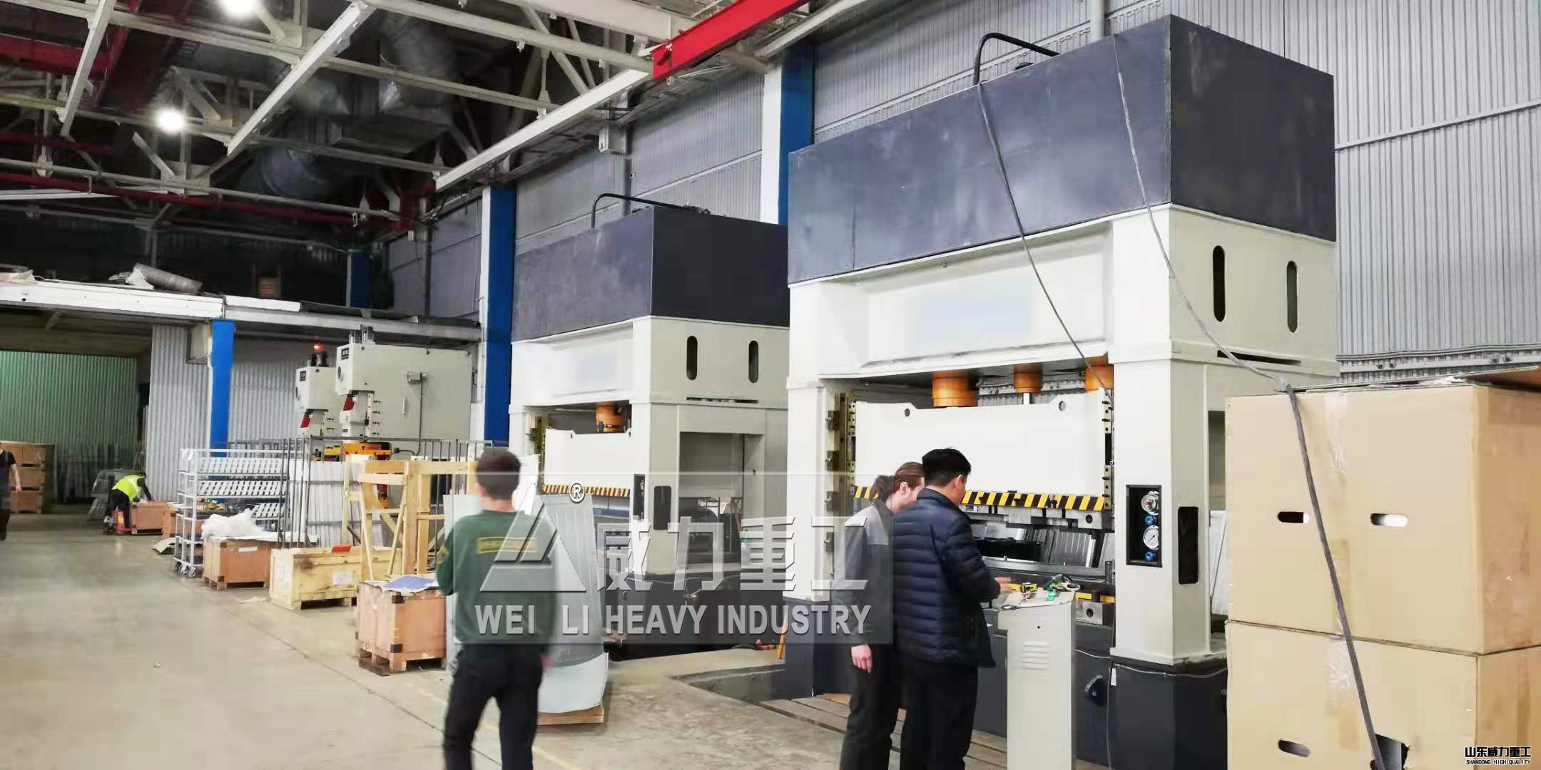 框架式液壓機(jī)俄羅斯現(xiàn)場(chǎng)