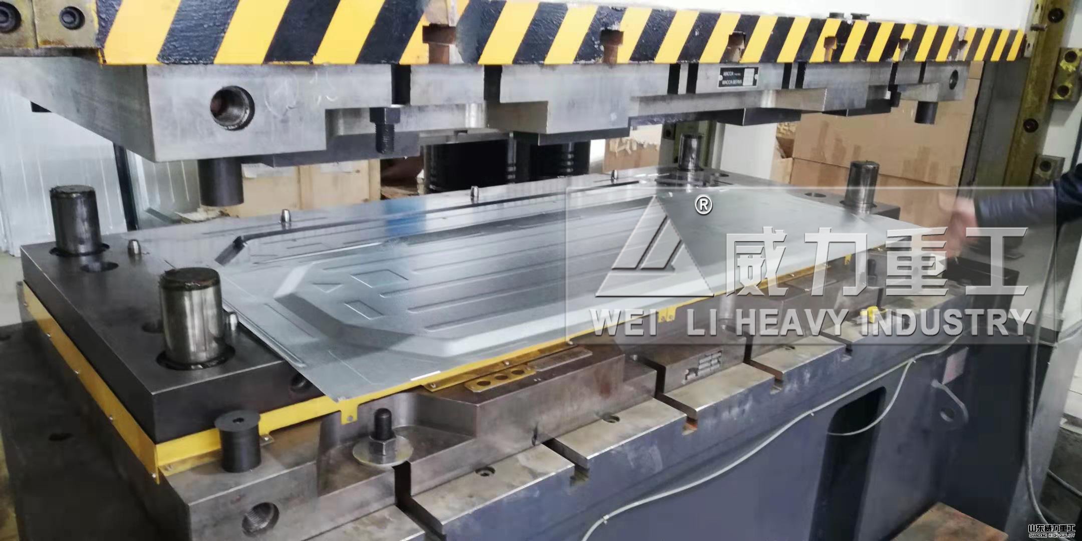 200噸框架液壓機(jī)壓制產(chǎn)品照片