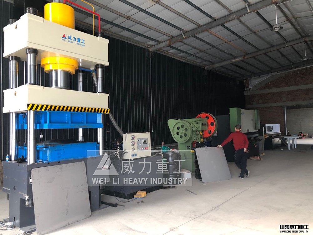 山東威力重工提供不銹鋼水箱生產(chǎn)線