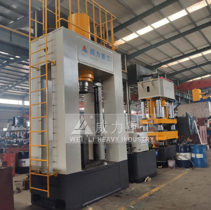 500噸液壓機(jī)熱鍛萬(wàn)向節(jié)