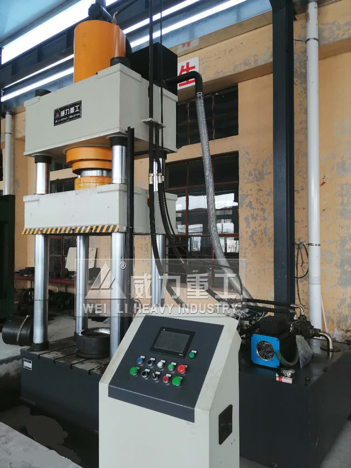 500噸液壓機車間試機安裝