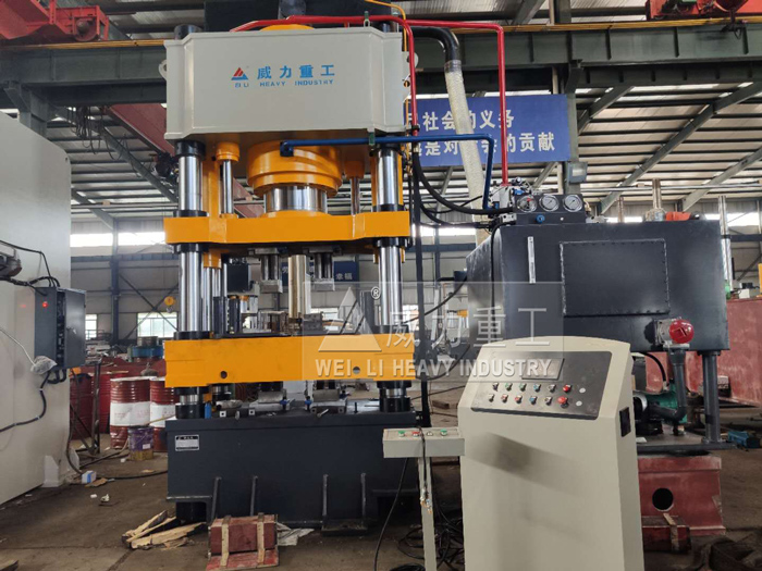 壓制5公斤鹽磚四梁四柱液壓機