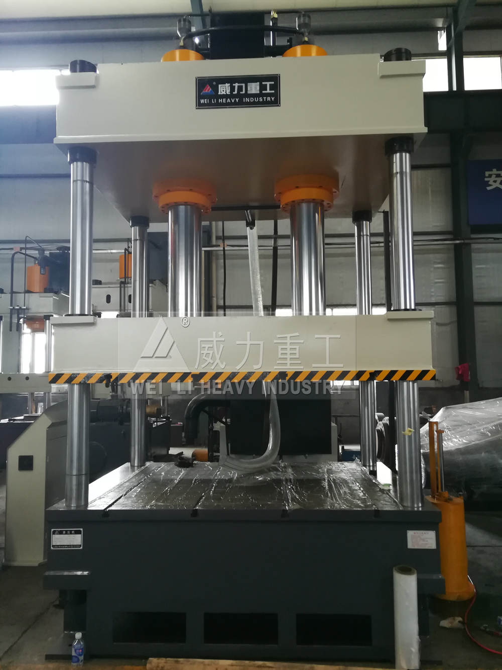 大臺面315噸四柱液壓機(jī)