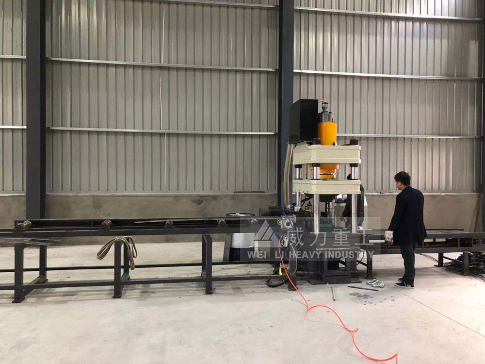 錨桿托盤(pán)液壓機(jī)客戶使用車(chē)間