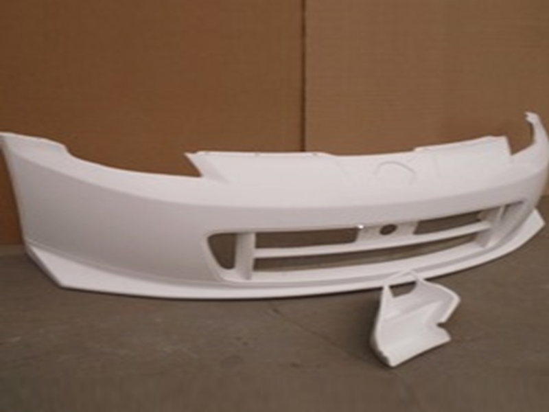 四柱液壓機(jī)模壓汽車保險(xiǎn)杠