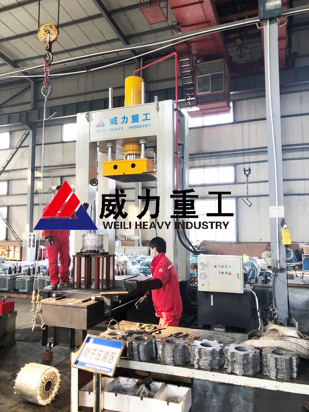 200噸龍門液壓機客戶現(xiàn)場