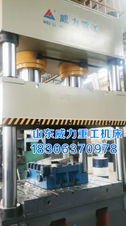 800噸液壓機(jī)帶液壓墊拉伸機(jī)客戶現(xiàn)場(chǎng)