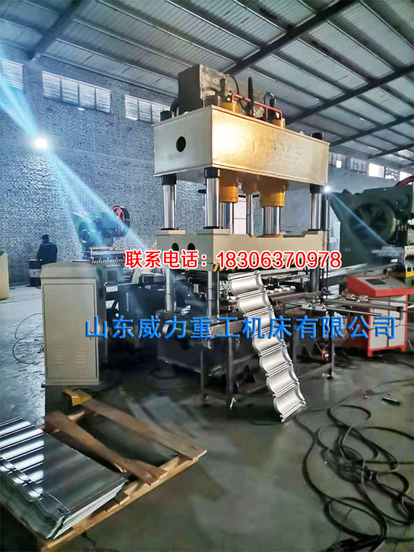 金屬彩鋼瓦液壓機沖床客戶現(xiàn)場