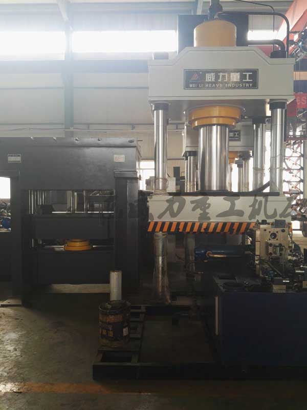 拉伸液壓機(jī)加工過程