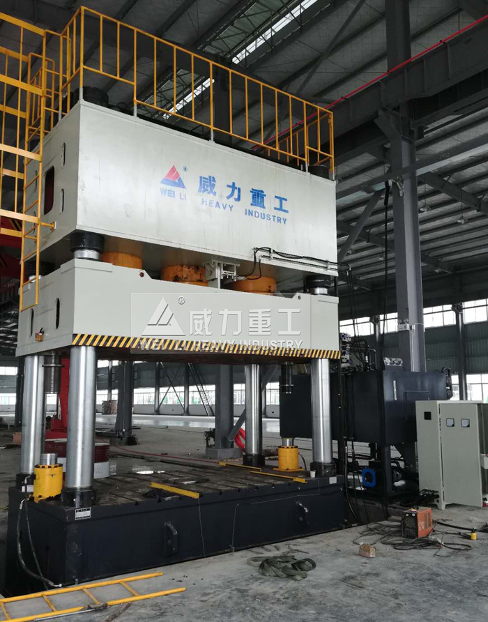 汽車導(dǎo)流罩成型四柱液壓機