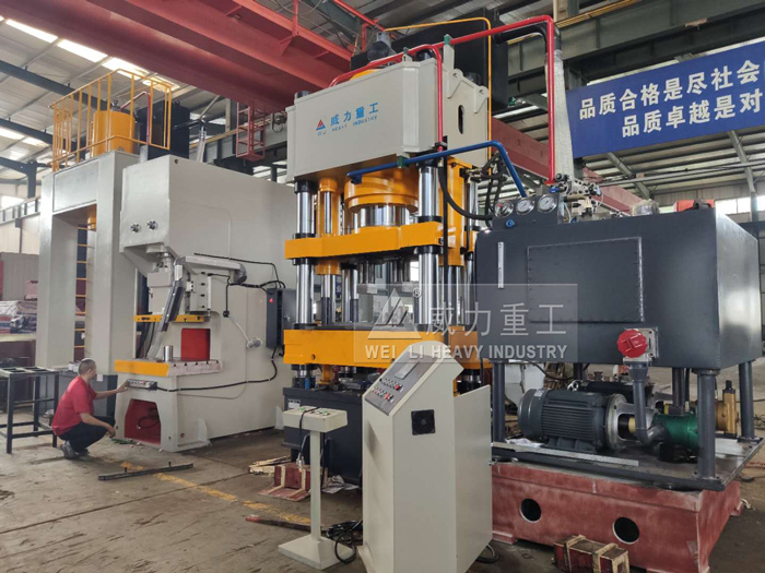 山東威力重工魚餌成型液壓機(jī)