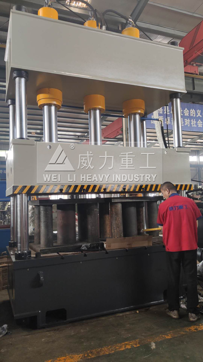 不銹鋼水箱液壓機安裝調(diào)試