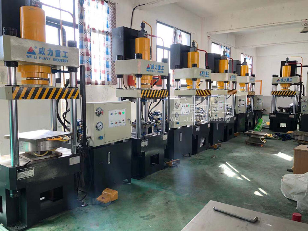 壓制塑料菜板多臺四柱液壓機(jī)設(shè)備