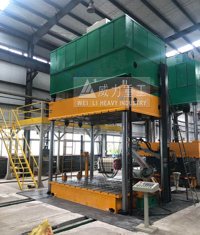 帶移動(dòng)工作臺(tái)四柱液壓機(jī)