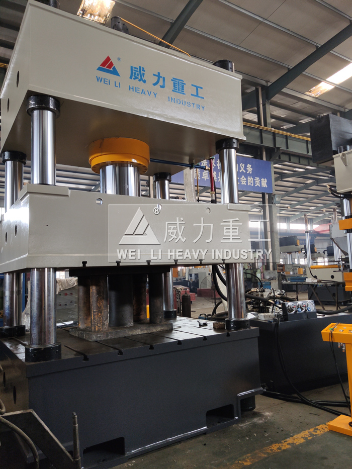 山東威力重工集裝箱側(cè)板專用液壓機