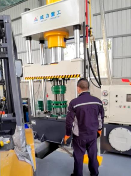 拉伸健身壺鈴成型液壓機(jī)