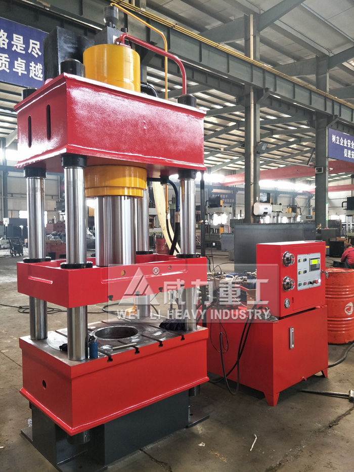 山東威力重工封頭液壓機(jī)加工車間