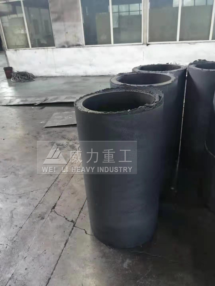 四柱液壓機(jī)壓制坩堝成品