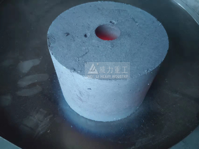 四柱液壓機(jī)壓制鐵粉塊