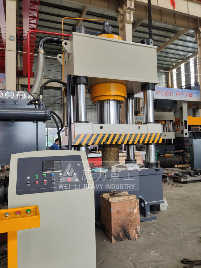 500噸熱壓坩堝蓋液壓機