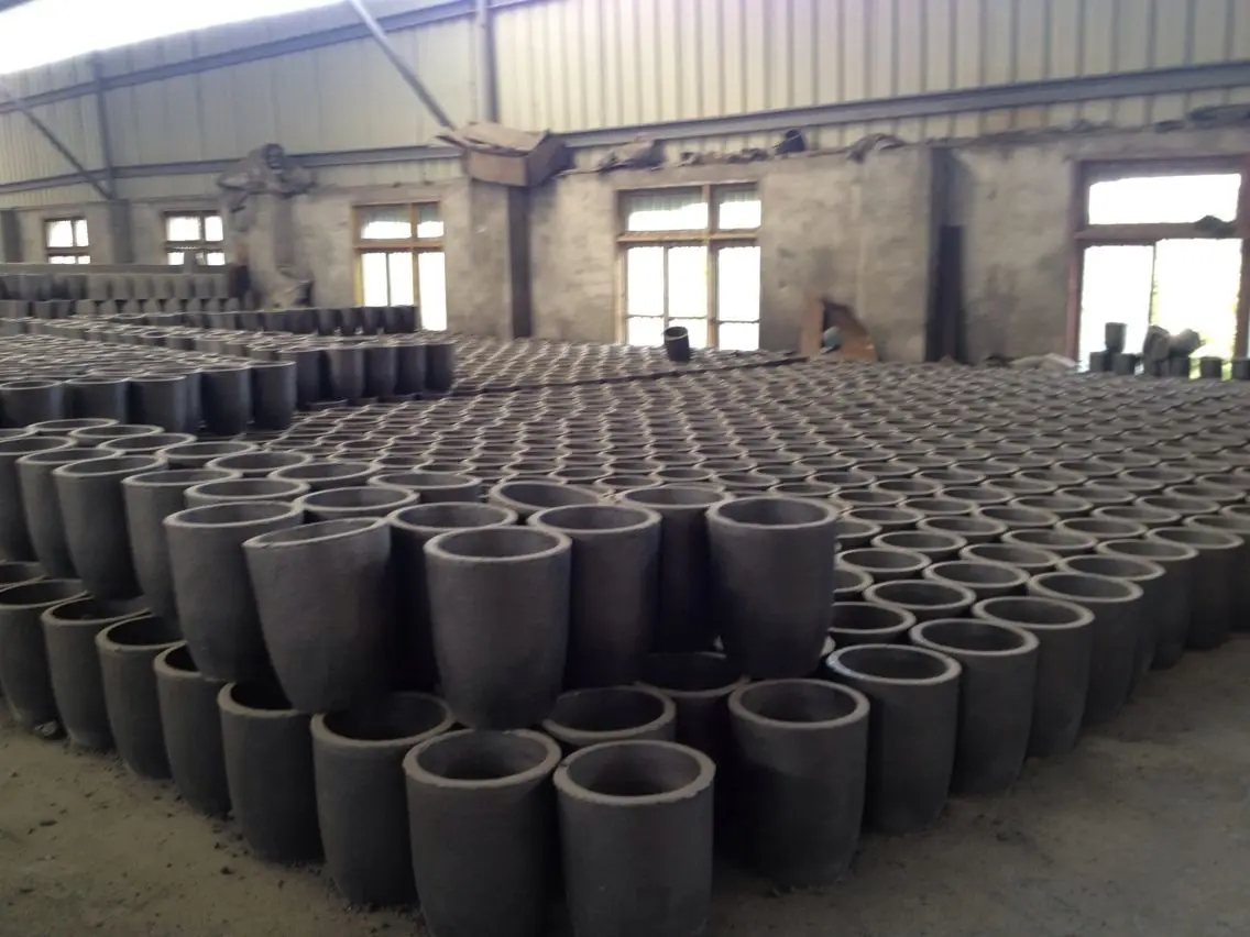 四柱液壓機壓制石墨坩堝制品